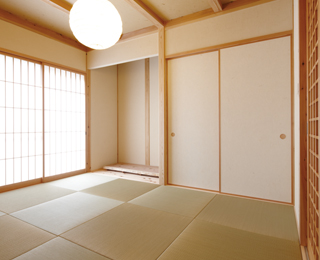 床の間付の真壁仕様の和室は伝統的スタイル