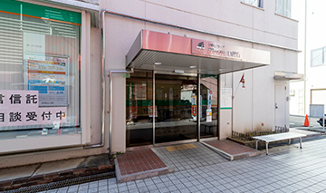 関西みらい銀行 富雄支店 徒歩13分(約990〜1,000m)