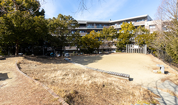 富雄北一丁目第2号街区公園 徒歩7分(約550〜560m)